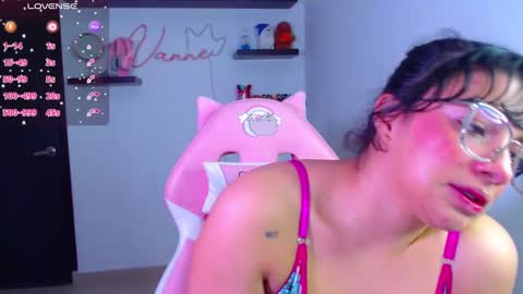 Snapshot of vannessa_shy chatting on February 14, 10:36 pm Vanesa online show from February 14, 10:36 pm