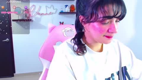 Snapshot of vannessa_shy chatting on February 24, 10:47 pm Vanesa online show from February 24, 10:47 pm