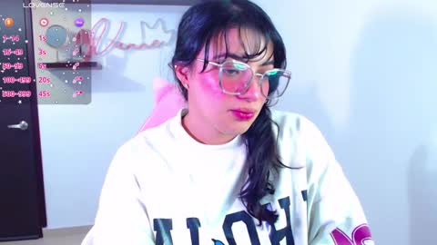 Snapshot of vannessa_shy chatting on February 20, 11:21 pm Vanesa online show from February 20, 11:21 pm