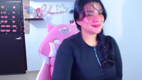 Snapshot of vannessa_shy chatting on February 4, 9:52 pm Vanesa online show from February 4, 9:52 pm