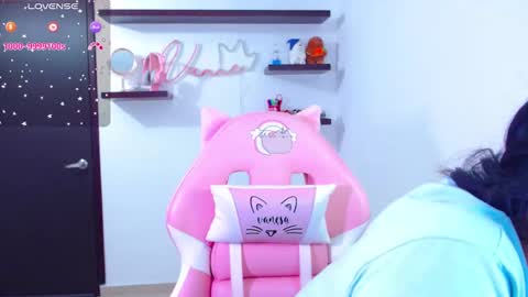 Snapshot of vannessa_shy chatting on February 6, 8:34 pm Vanesa online show from February 6, 8:34 pm