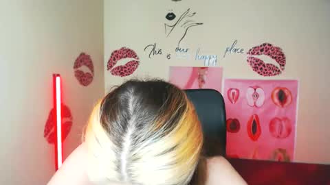 Vanessa online show from April 19, 6:10 pm