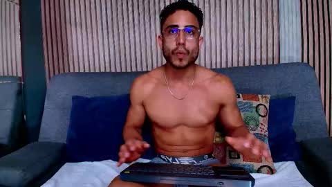 Vans Ross online show from January 15, 7:33 pm