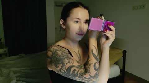 vaolietkat online show from October 21, 5:45 am