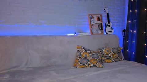 Mia online show from September 11, 8:54 pm