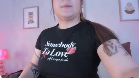 Vee Simons online show from September 29, 8:08 pm