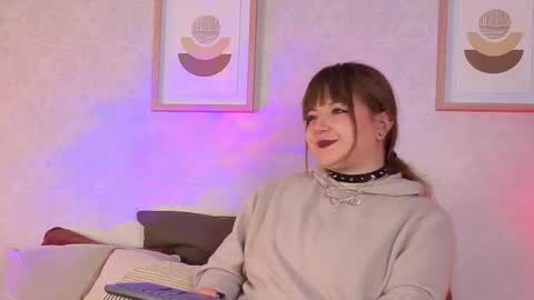 Vee Simons online show from October 10, 9:08 pm