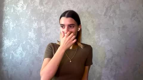 Mia online show from October 17, 9:35 am
