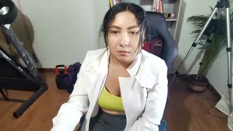 Snapshot of vellarossa chatting on February 20, 2:07 am Im VelaI will be Christmas and New Year with my family December 22 to January 13 I will miss you guys. online show from February 20, 2:07 am