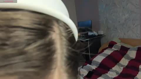 Nia online show from April 3, 3:52 pm