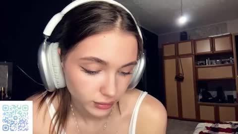 Nia online show from March 18, 3:51 pm