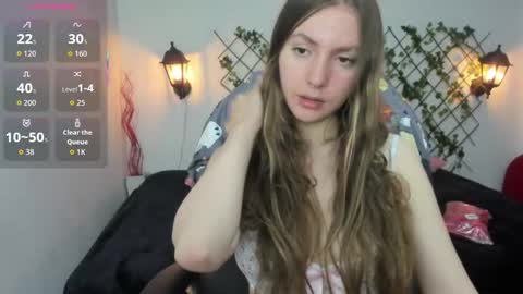 Snapshot of velvet__moon chatting on October 20, 2:33 pm Sophi online show from October 20, 2:33 pm