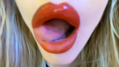 Uma online show from May 15, 8:49 pm
