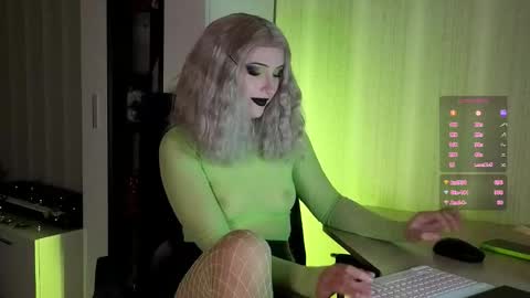 Violet online show from November 5, 9:28 pm