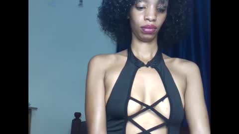 velvetbrownn online show from April 15, 2:37 am
