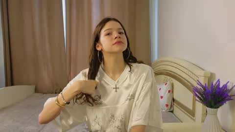 Kelly online show from April 22, 6:09 am