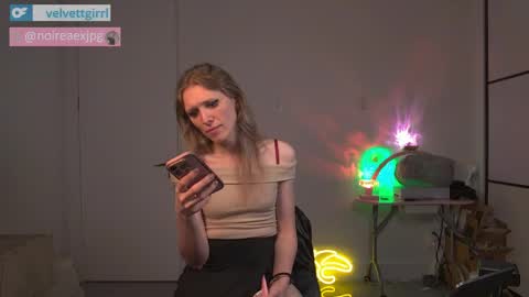 VelvetTGirl online show from April 19, 5:41 am