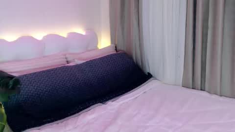 Venus Sunrise Bombshell online show from April 15, 7:58 pm