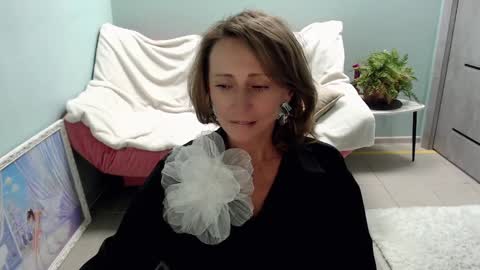 Helen online show from March 10, 11:45 am