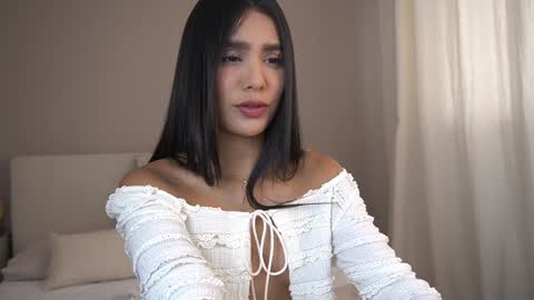  V A L  help me reach 100likes online show from October 9, 4:01 pm