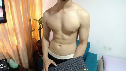 versatileguuy online show from April 9, 9:42 pm