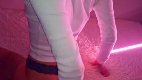 very_satrange_things online show from May 22, 2:29 am