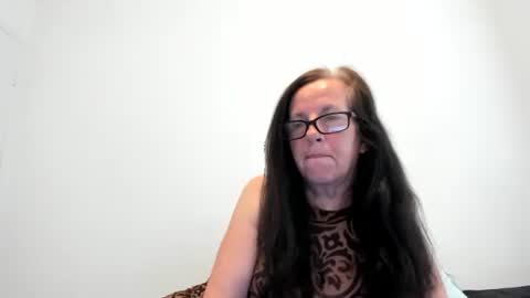 verysassypeachgoddess online show from April 3, 1:07 pm