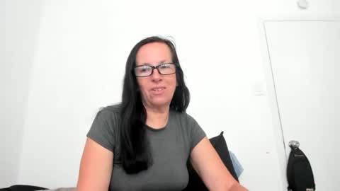 verysassypeachgoddess online show from June 5, 2:00 pm
