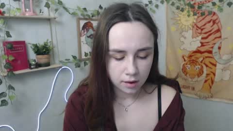 veryveryvery_shy online show from April 21, 5:36 am