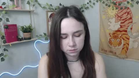 veryveryvery_shy online show from April 15, 5:55 am