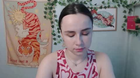 veryveryvery_shy online show from May 22, 5:47 am