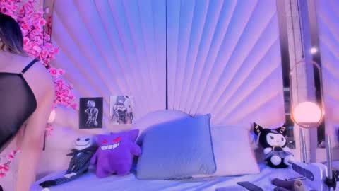 Vesper Velvet  online show from April 18, 5:31 am