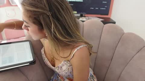 Sofa  online show from April 3, 9:00 pm