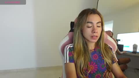 Sofa  online show from April 26, 3:59 am