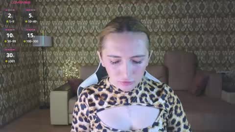 vi_luxxxy online show from June 3, 2:03 am
