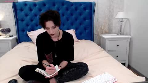 Snapshot of via_mayer chatting on October 23, 10:50 am Via online show from October 23, 10:50 am