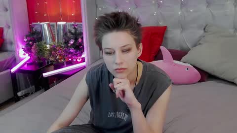 Snapshot of via_mayer chatting on January 16, 12:23 am Via online show from January 16, 12:23 am