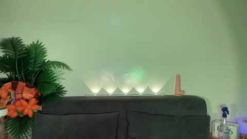 Snapshot of via_olala chatting on October 6, 5:42 pm via_olala online show from October 6, 5:42 pm