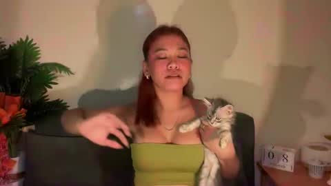 Snapshot of via_olala chatting on October 8, 6:03 pm via_olala online show from October 8, 6:03 pm