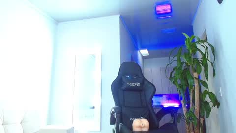 Ariana  online show from January 18, 9:55 pm