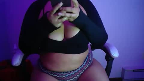 vibe_xxxo online show from March 13, 5:00 am