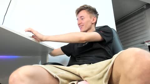 vibemygirl online show from December 14, 2:00 pm