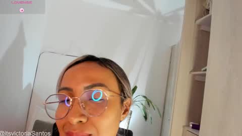 Victoria Santos online show from September 18, 2:48 am
