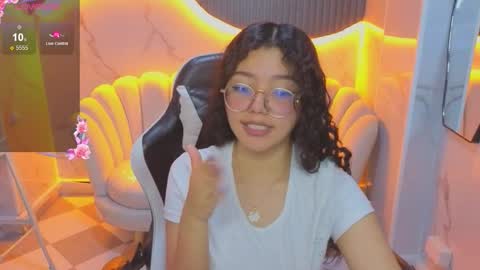 victoria_castillo_b online show from November 7, 8:22 pm