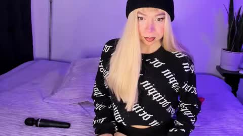 D A N I online show from November 16, 5:37 pm