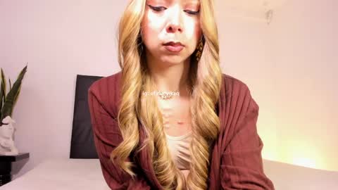 D A N I online show from April 1, 3:07 am