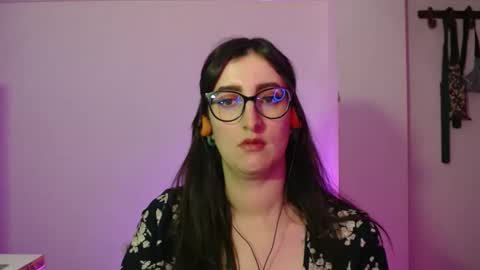 Victoria online show from November 25, 9:46 pm