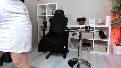 Victoria online show from April 10, 11:15 am