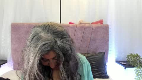 victoriaa_anderson_ online show from April 9, 2:45 pm