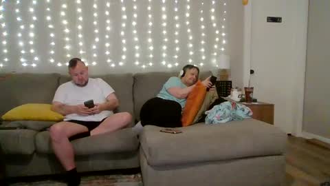 Victoria and Jesse online show from October 8, 7:58 am